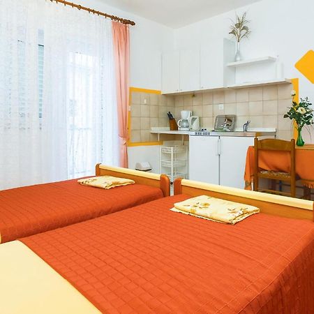 Lovely Apartment In Omis With Kitchenette Exteriör bild