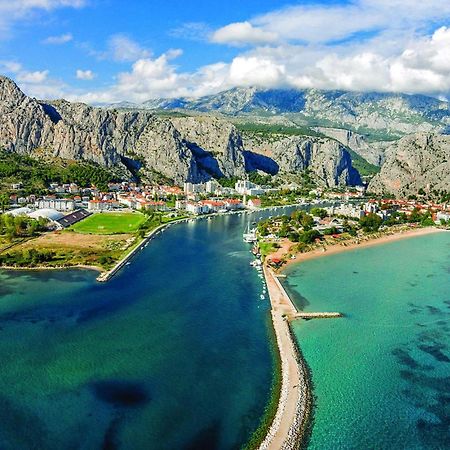 Lovely Apartment In Omis With Kitchenette Exteriör bild