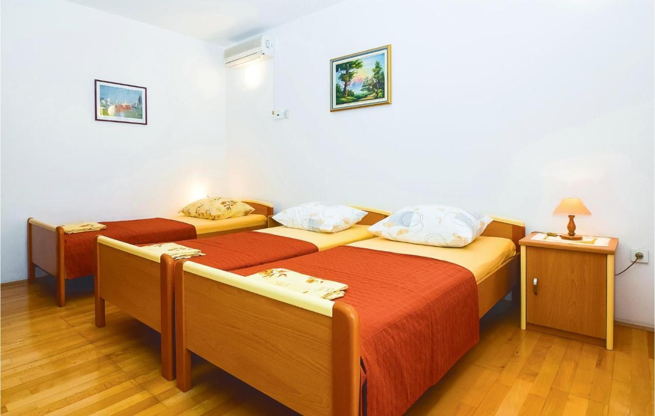 Lovely Apartment In Omis With Kitchenette Exteriör bild
