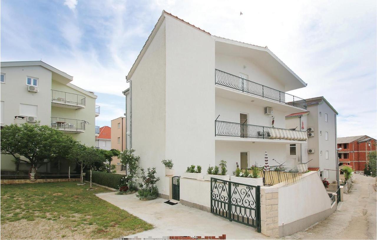 Lovely Apartment In Omis With Kitchenette Exteriör bild