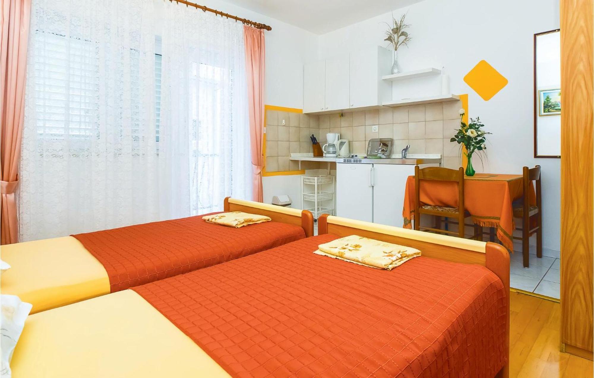 Lovely Apartment In Omis With Kitchenette Exteriör bild