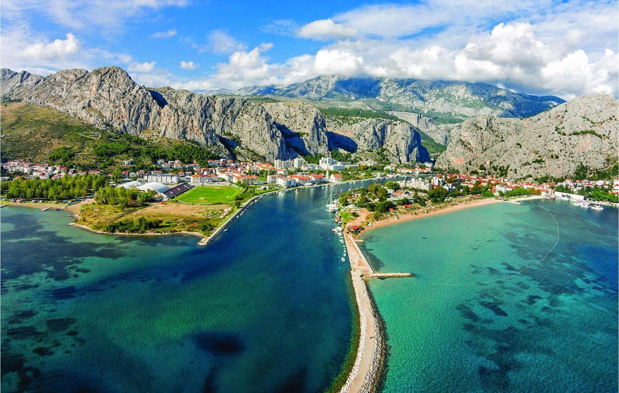 Lovely Apartment In Omis With Kitchenette Exteriör bild