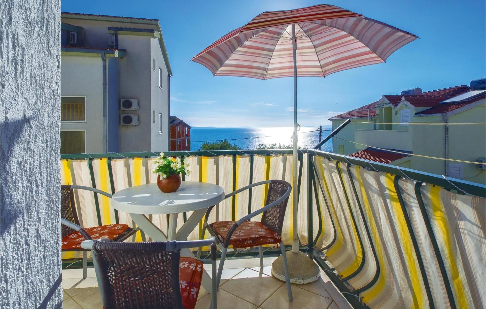 Lovely Apartment In Omis With Kitchenette Exteriör bild