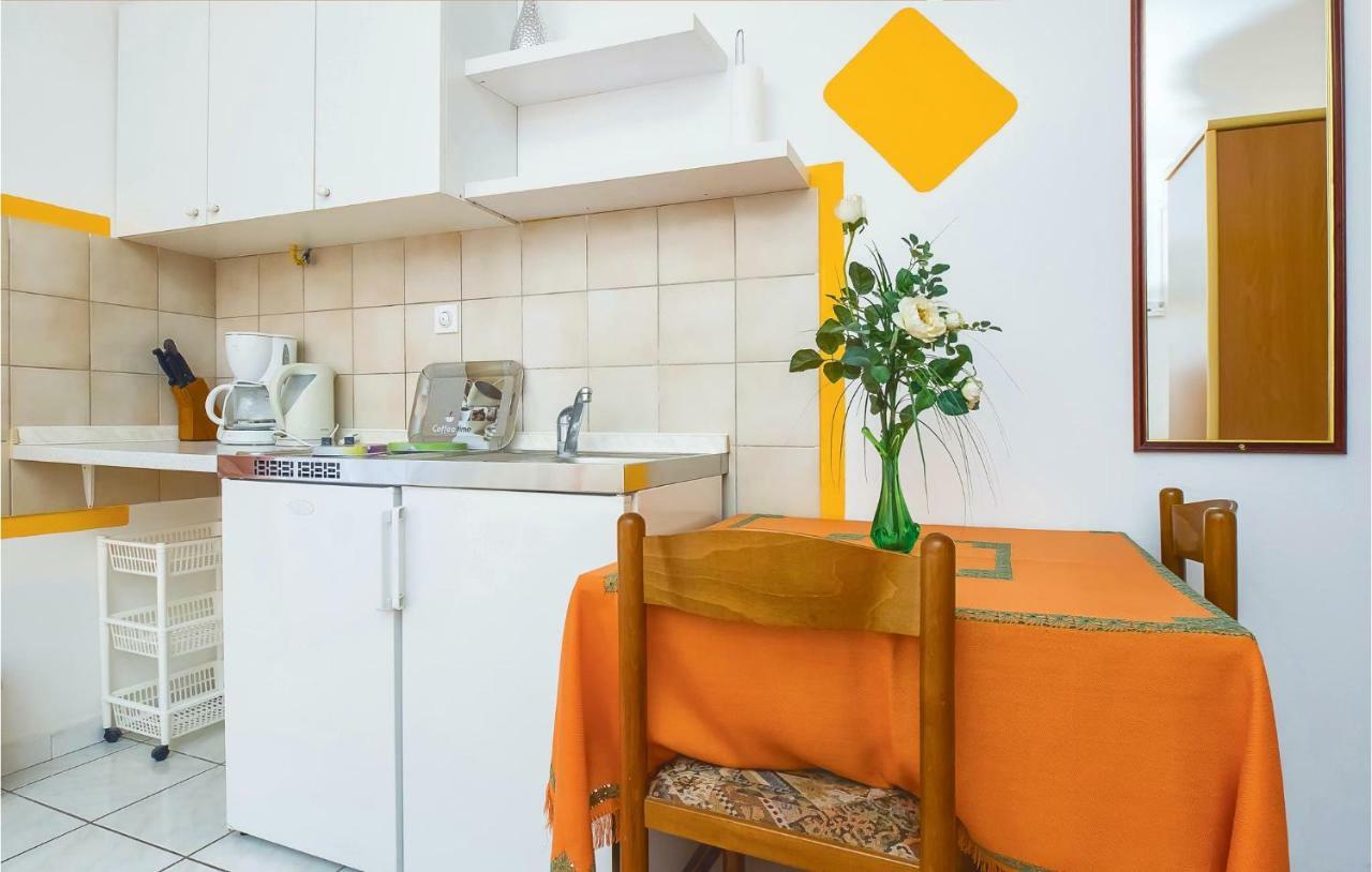 Lovely Apartment In Omis With Kitchenette Exteriör bild